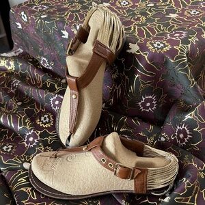 Steve Madden Cream and Brown Sandals